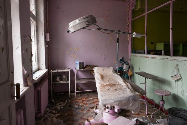 Destroyed hospital in Lyman, Donetsk Oblast. Copyright Colin Delfosse